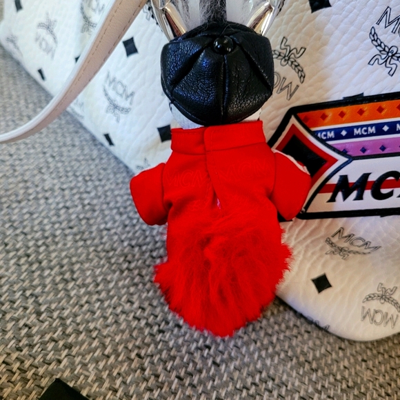 MCM Moments Anya Tote w/Bunny Charm - Picture 10 of 14